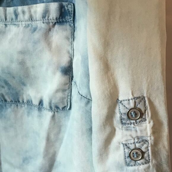 Soho New York And Company Shirt Womens Size Large Distressed Chambray Blue - Picture 7 of 9